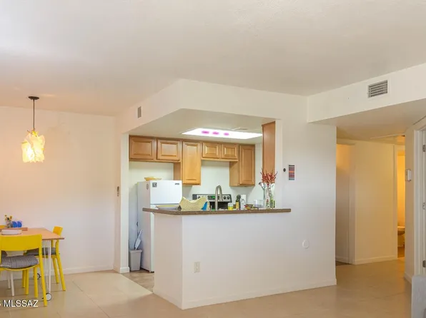 101 S Players Club Dr APT 1104, Tucson, AZ 85745
