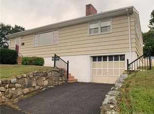 2 Charles St, New London, CT 06320