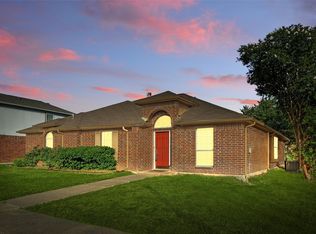2220 Waterway Dr, Mesquite, TX 75181