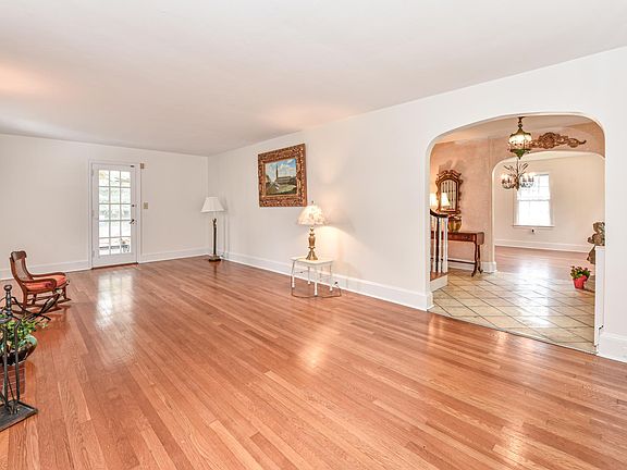 Living room looking toward Sun Room