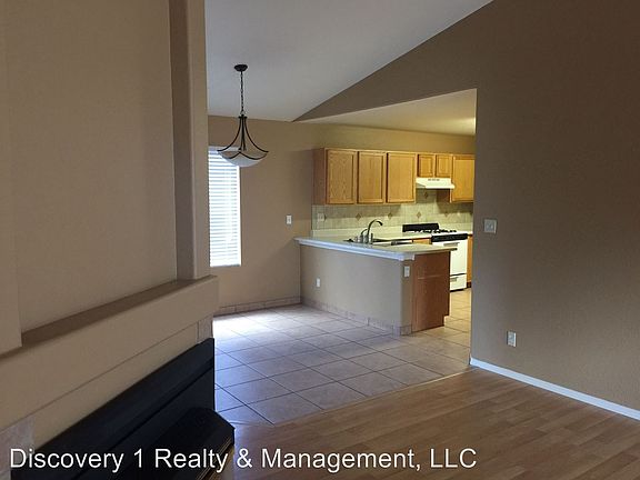5th image of 8212 Vista Serena Ln SW