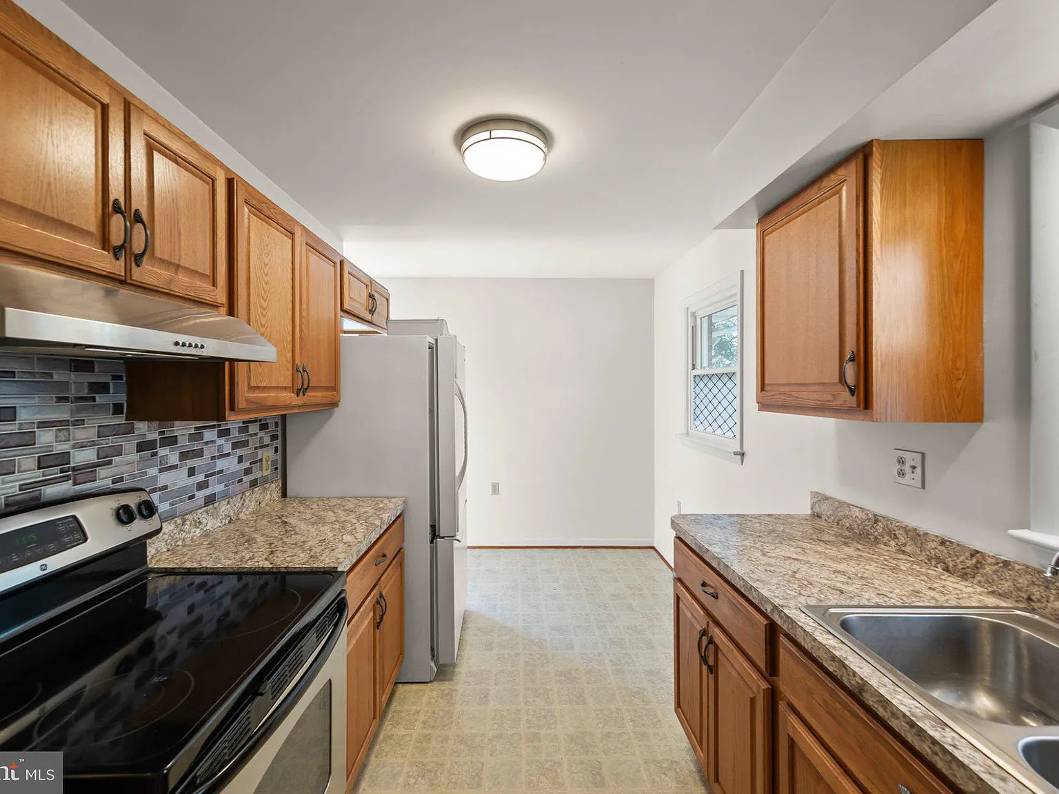 2 bed, 1.0 bath, 825 sqft, $1,800 — Photo 3