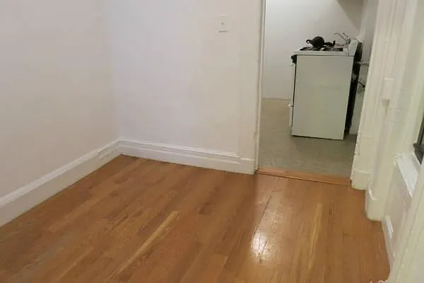 Rented by Manhattan Best Realty, Inc. | media 21