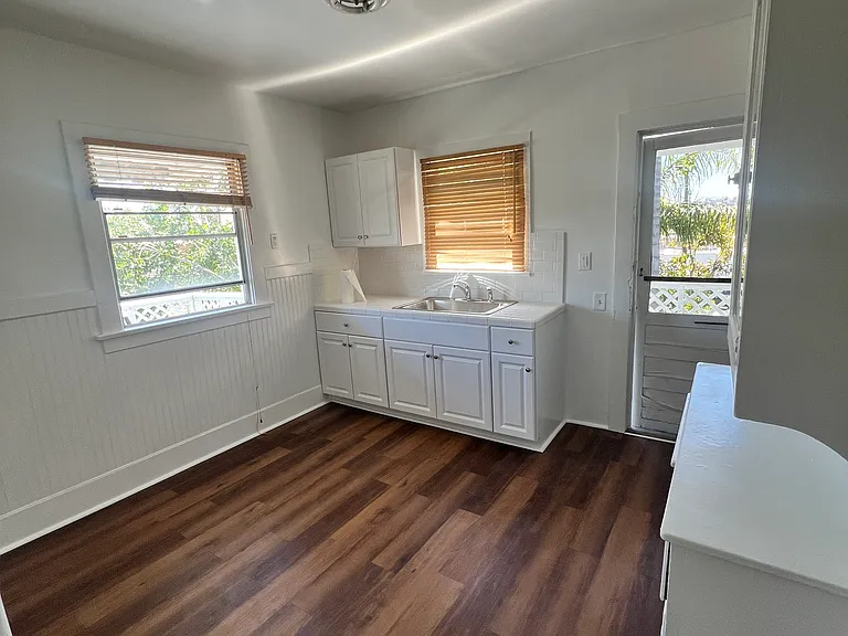 425-429 S Cabrillo Ave #427 — Photo 4