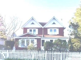 518 Main St, Lawrence, NY 11559