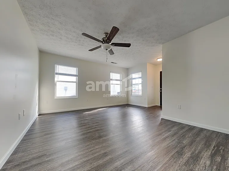 918 Arthur St — Photo 4