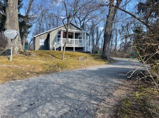 4 Starlite Hill Rd, Columbia, NJ 07832