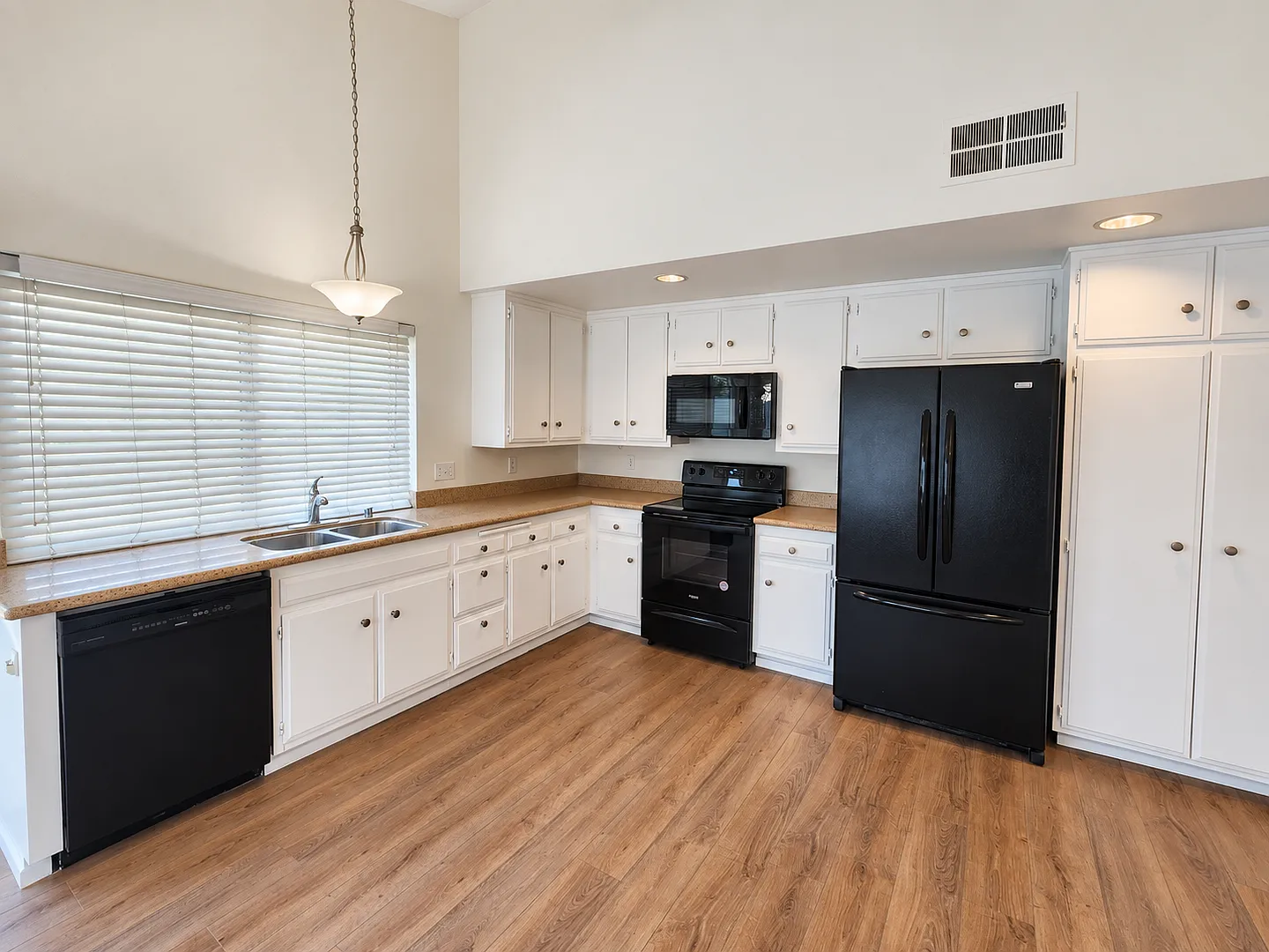 3 Bedroom Single Story House in Scripps Ranch — Photo 4