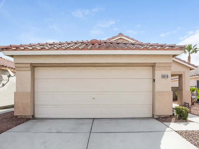 5916 Round Castle St — Photo 1