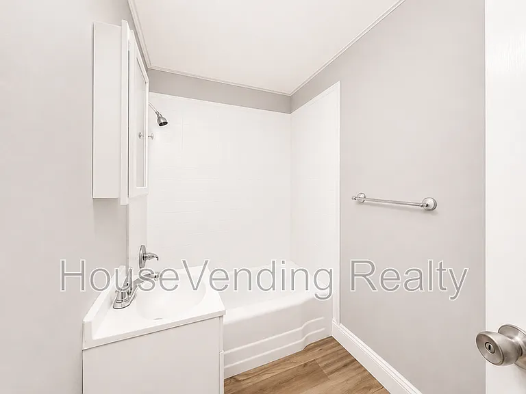 2324 Grove St — Photo 12