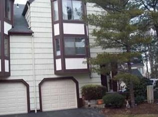 295 Treetop Cir, Nanuet, NY 10954