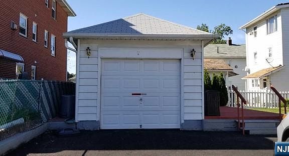 3rd image of 943 Van Houten Ave