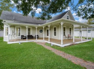 1207 Smith St, Waller, TX 77484