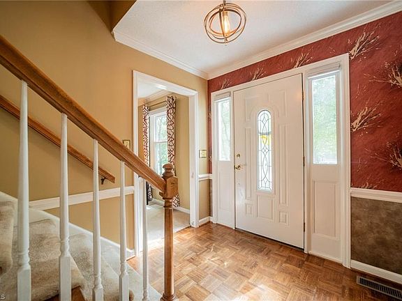 5th image of 210 Windrift Dr