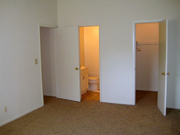 4th image of 2202 Woodhill Dr