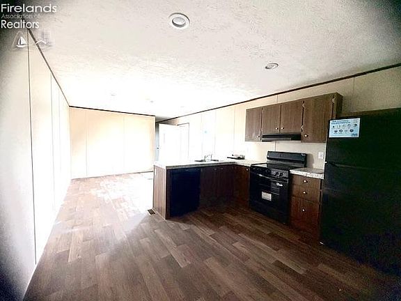 3rd image of 1121 Clayberg Rd #63
