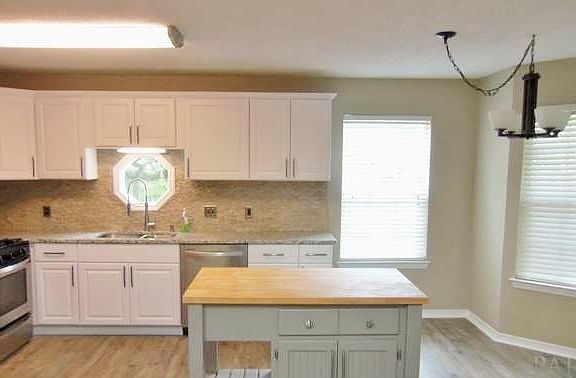 2nd image of 5914 Bay Vista Dr