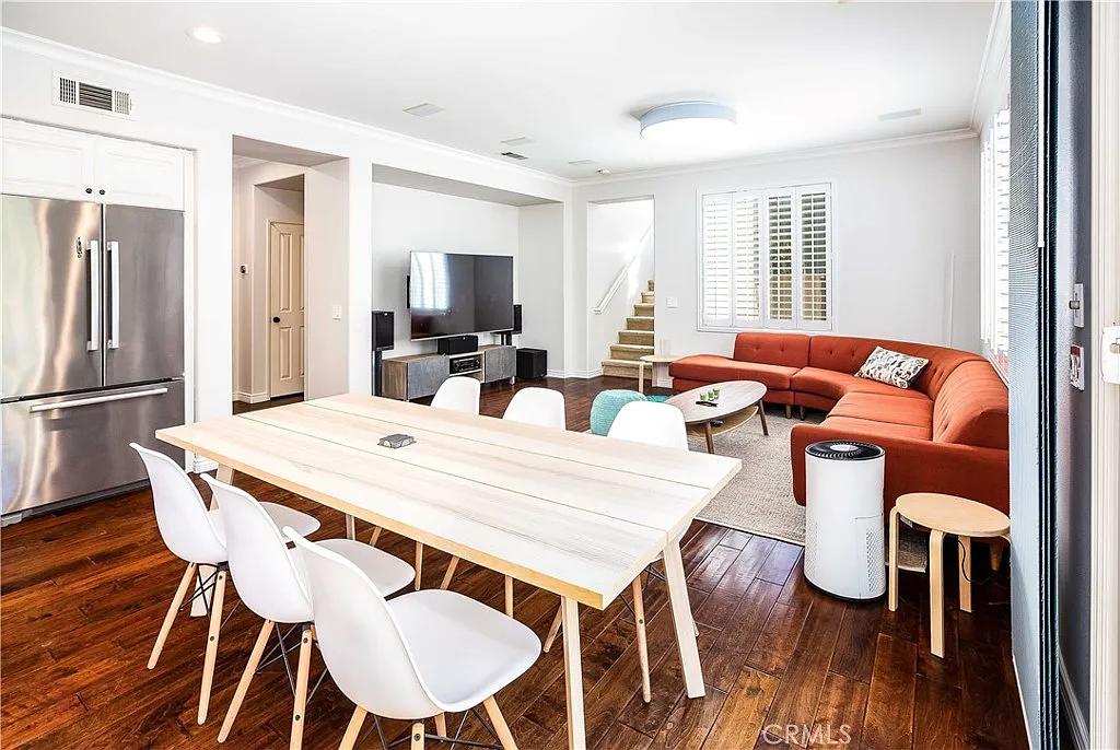 3 bed, 2.5 bath, 1649 sqft, $6,000 — Photo 2