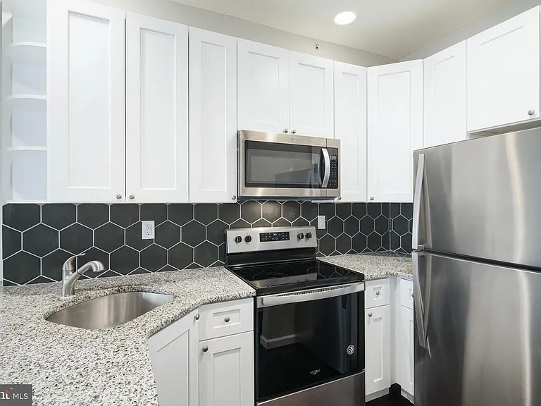 2408 W Thompson St #1 — Photo 3