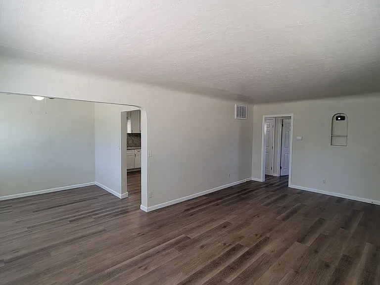 1251 Sunrise Ave — Photo 17