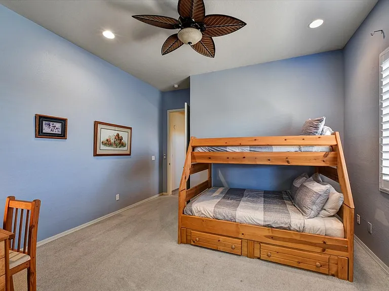 412 E Yearling Rd — Photo 17