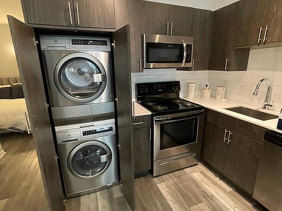 4th image of 208 W Washington St #1310R