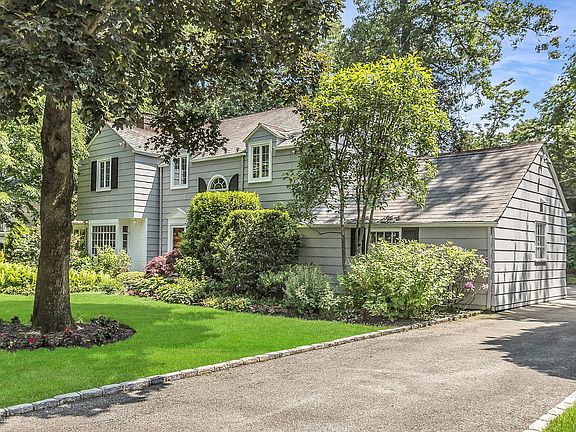 2nd image of 32 Laurel Ln