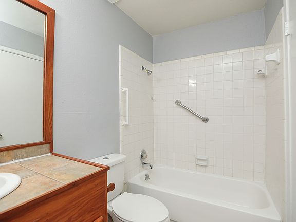 2nd image of 2100 Wilcrest Dr #B