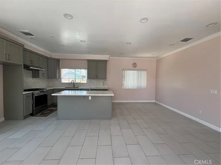 1501 W Delhaven St — Photo 4