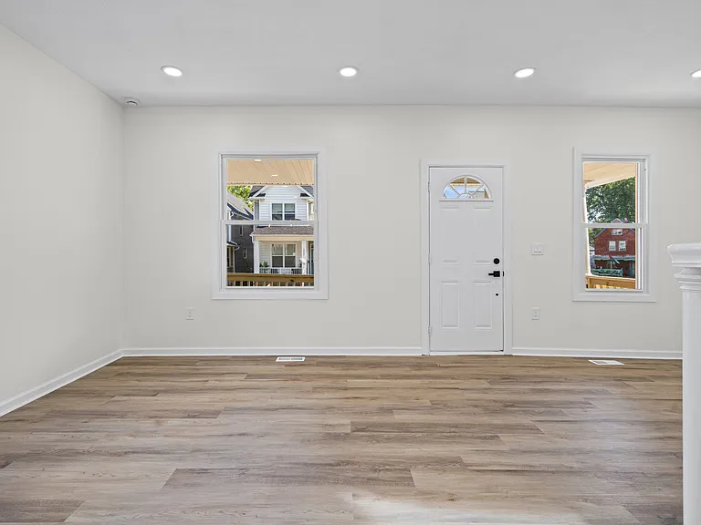12028 Wade Park Ave — Photo 5