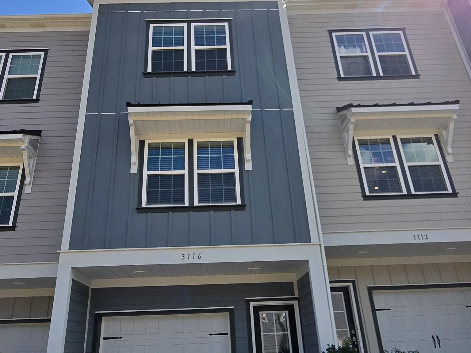 2 bed, 988 sqft, $2,000 — Photo 1
