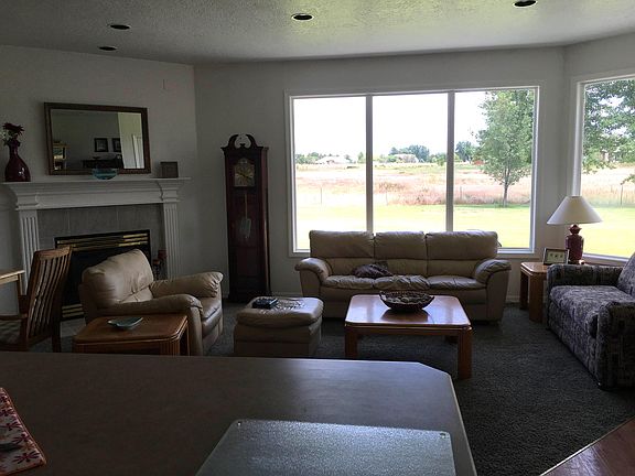 3rd image of 460 E Idaho Blvd