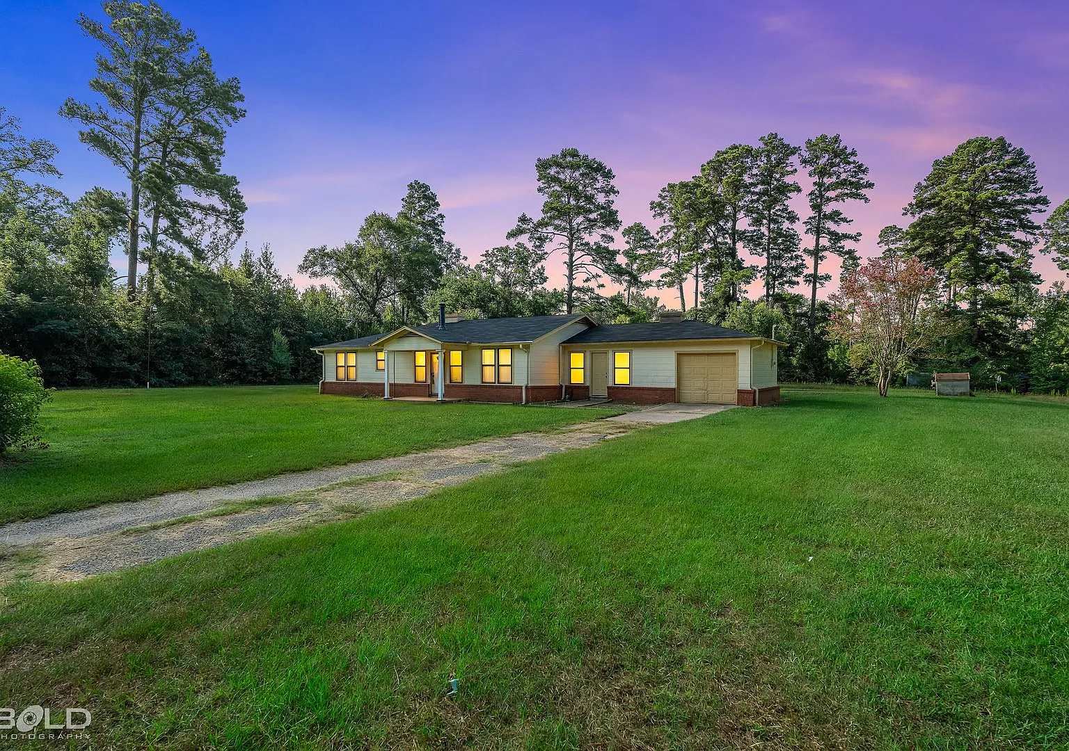 Spacious 3-Bedroom Shreveport Home with Bonus Room — Photo 1