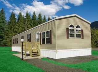 27 Hemlock Way, Valley Falls, NY 12185