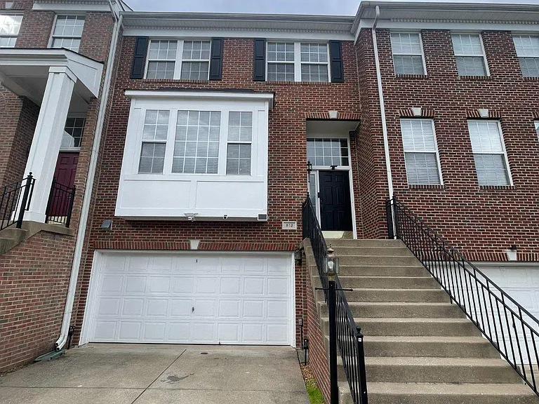 812 Sydney Ter NE — Photo 1