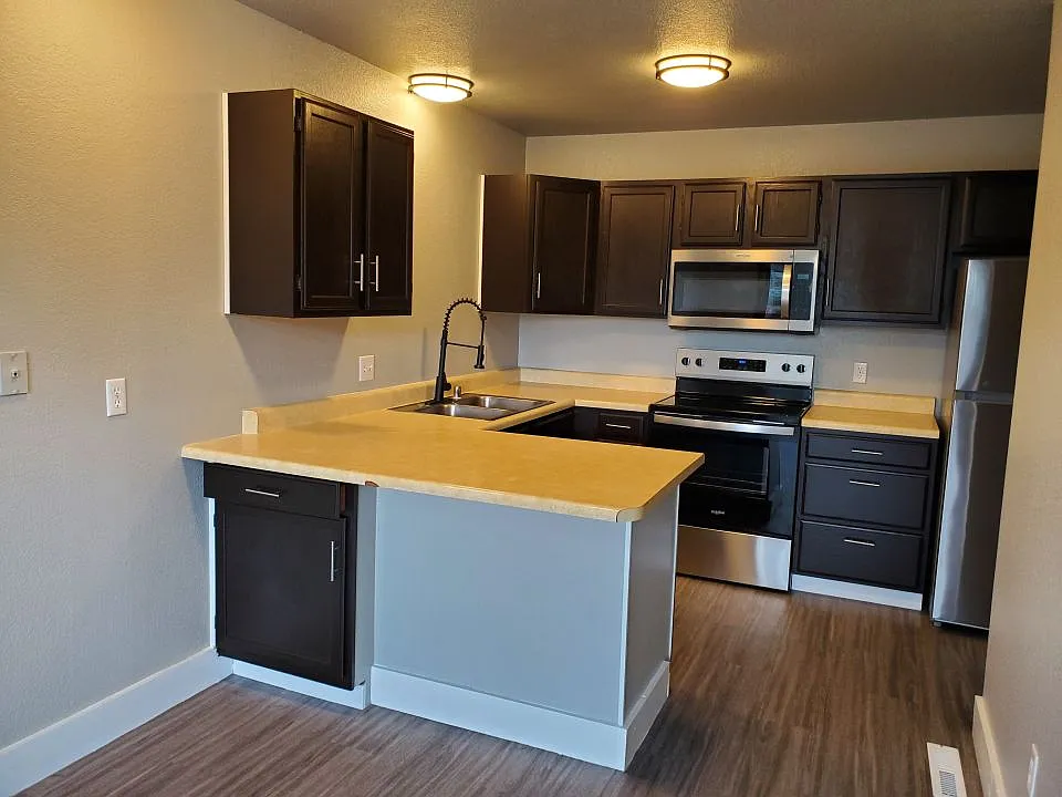 2 bed, 1.0 bath, 1064 sqft, $1,645 — Photo 2