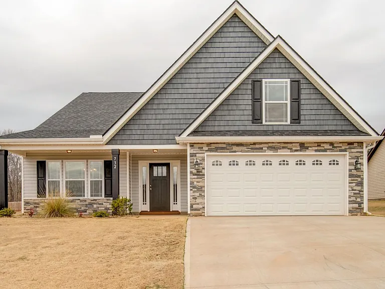 732 Shelburne Ln — Photo 4