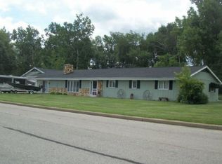 335 Lakeview Ave, Hortonville, WI 54944