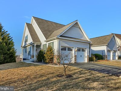 900 Cougar Pointe Cir, Seven Valleys, PA, 17360