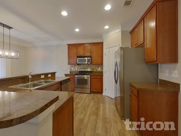 510 Norwell Ln — Photo 6