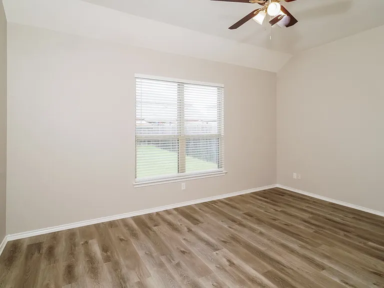 9719 Belmore Cv — Photo 11