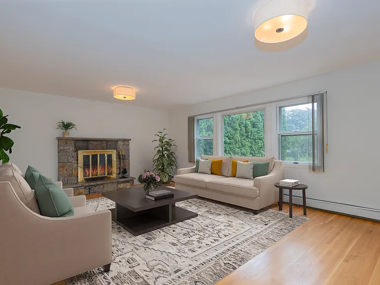30 Cassilis Ave — Photo 11