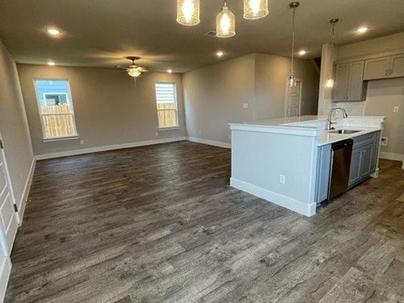 5th image of 717 The Cottages Dr