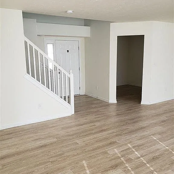 11189 Pegasus Dr — Photo 2