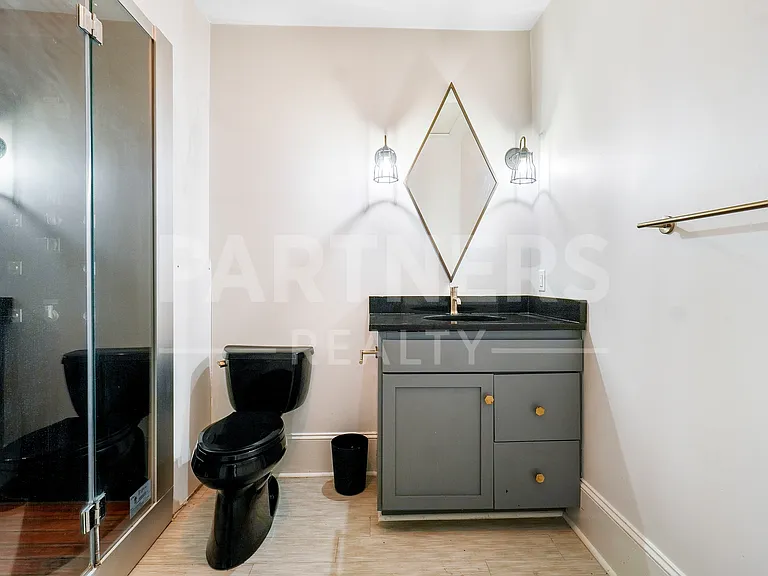 28 Monroe St #404 — Photo 8
