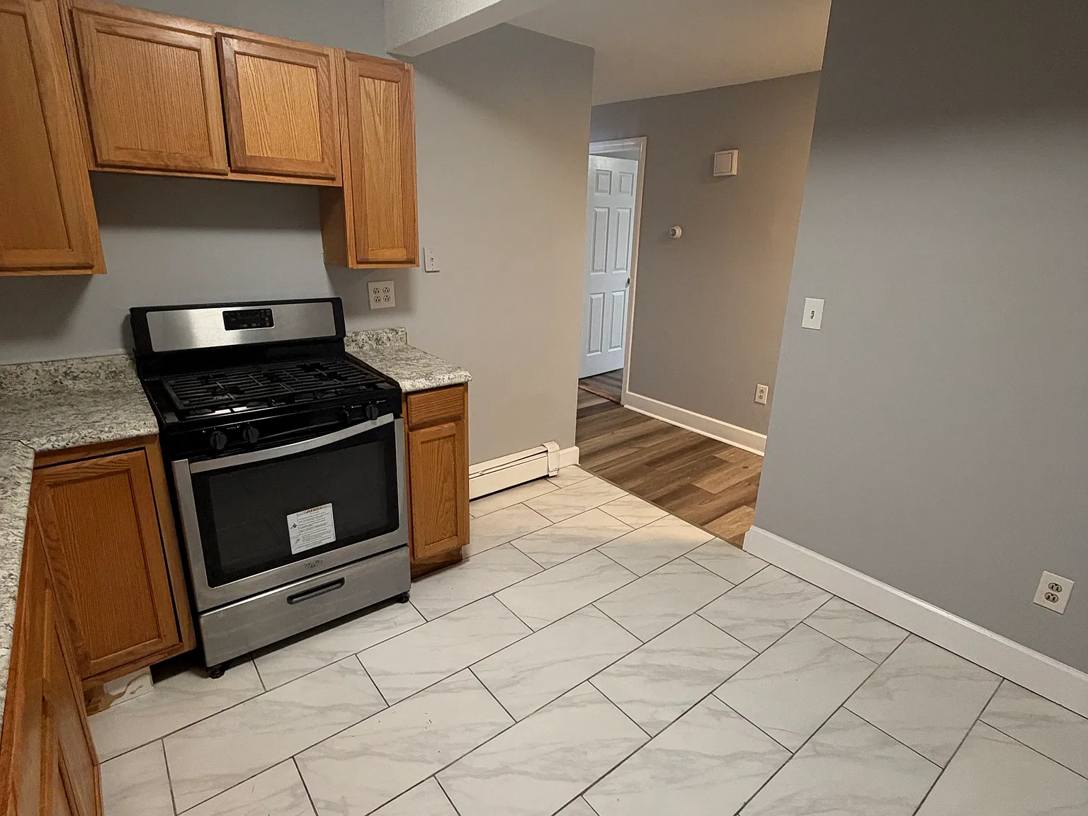 4 bed, 1100 sqft, $2,149 — Photo 3