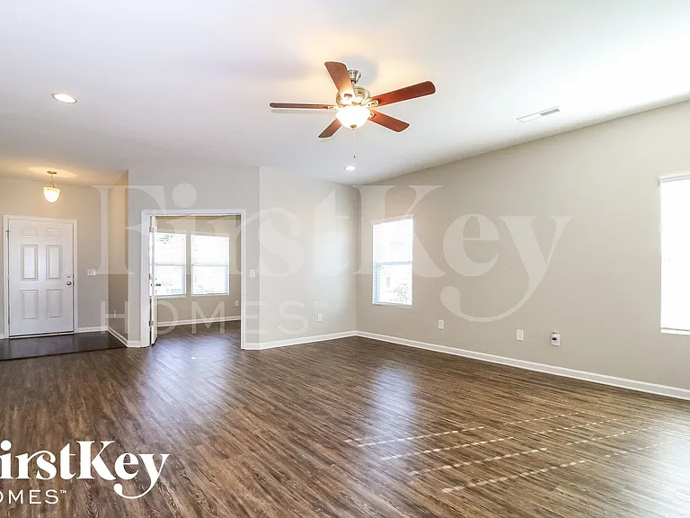 4317 Lochurst Dr — Photo 3