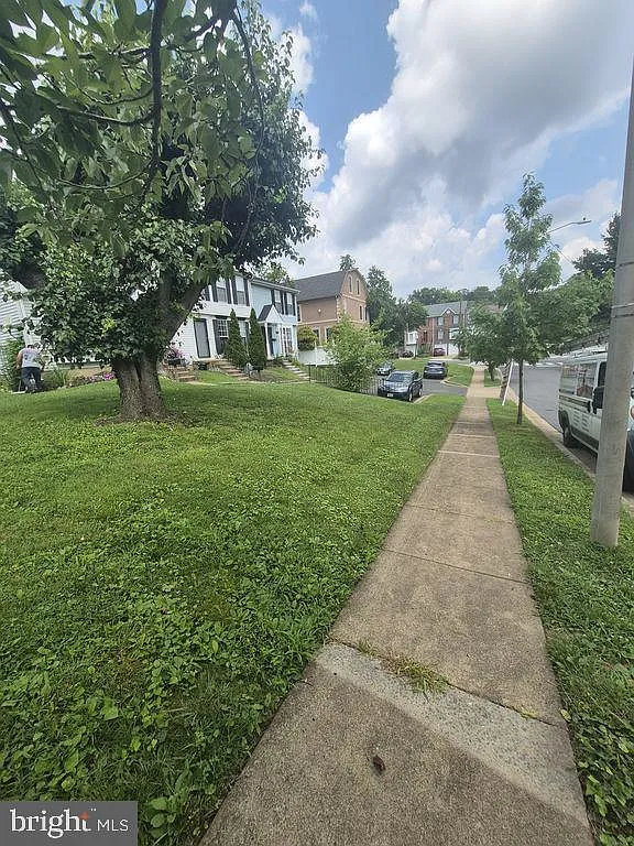 3 bed, 2.5 bath, 1619 sqft, $3,600 — Photo 3