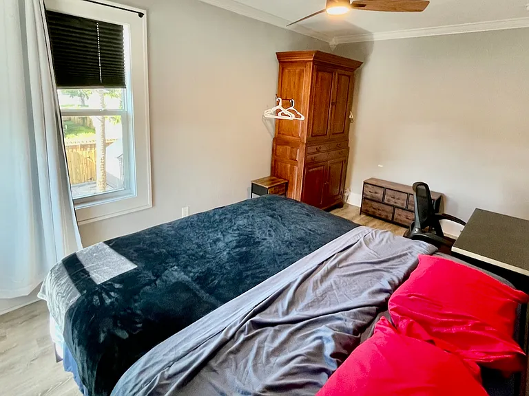 803 E James St — Photo 31