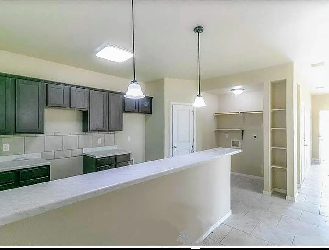 3 bed, 1325 sqft, $1,500 — Photo 4